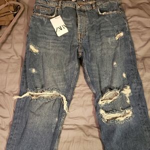 Zara's men loose cropped ripped jeans